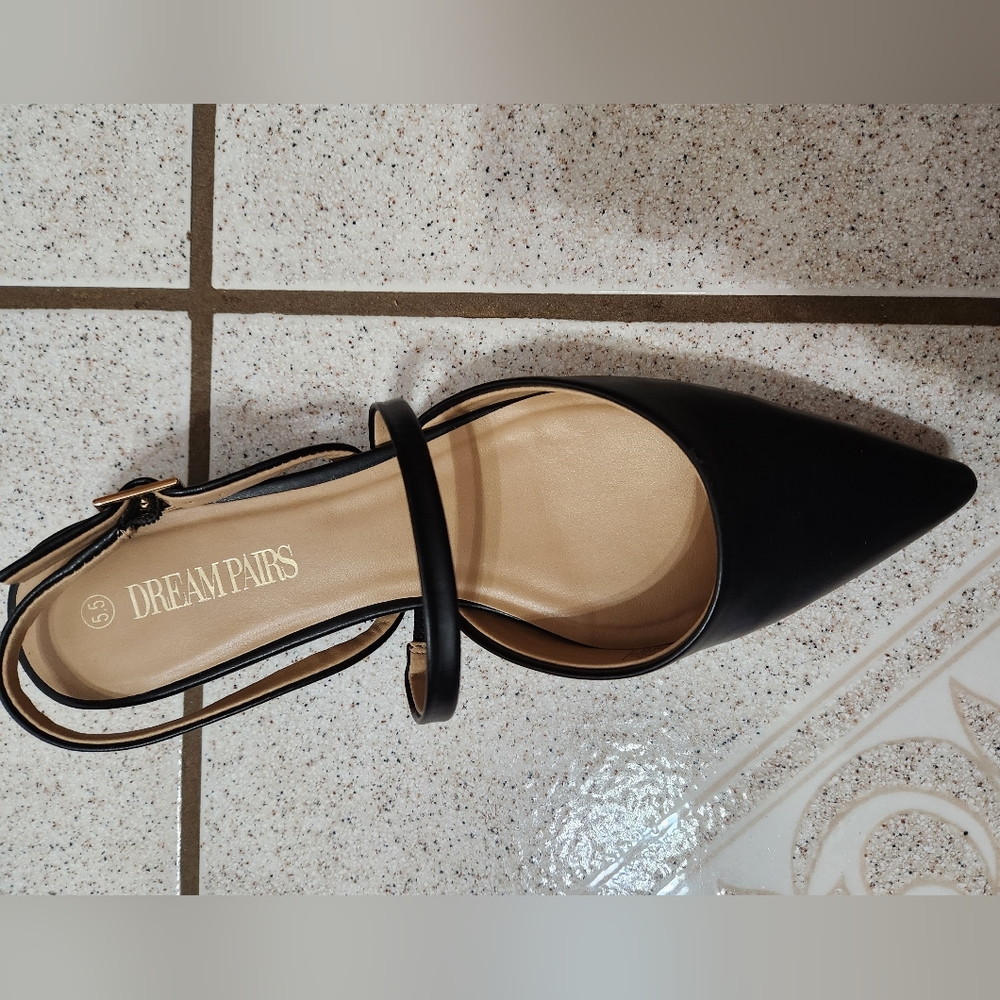 Women black pumps